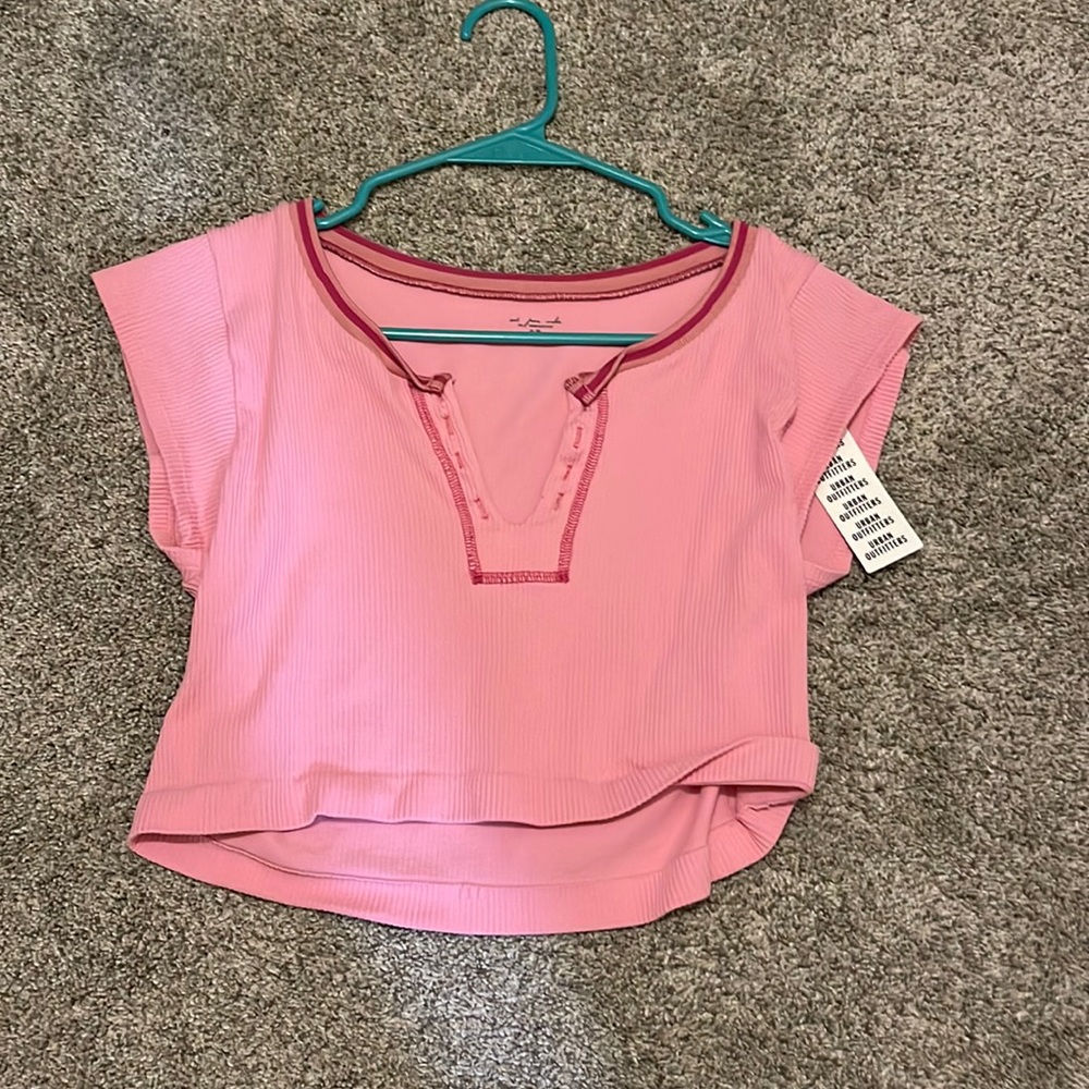 brand new urban outfitter top size XL (does not fit like XL at all)